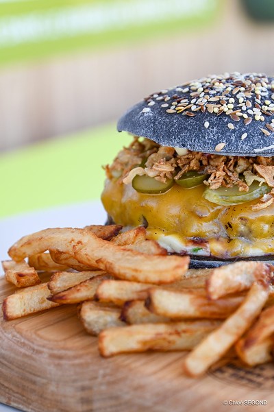 Un Cheeseburger avec des frites